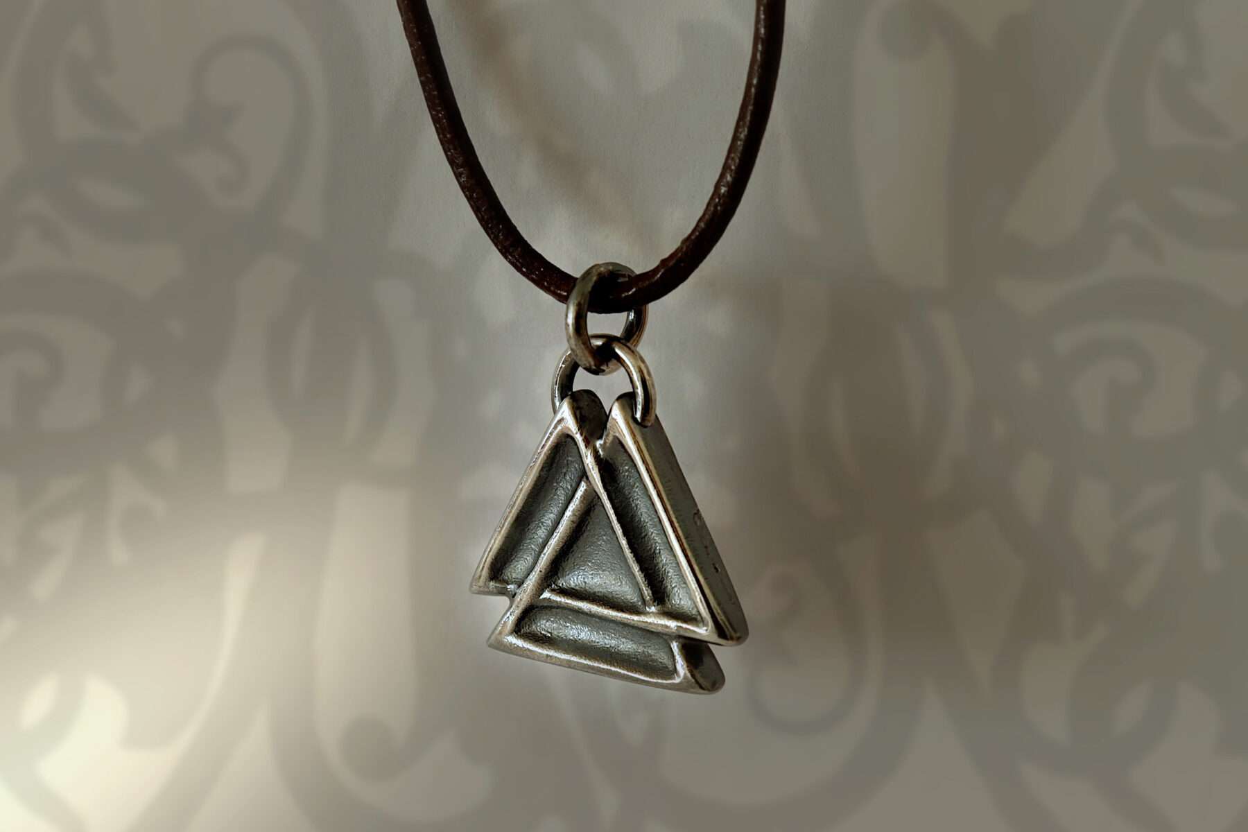 P21010_02- handmade sterling silver valknute necklace