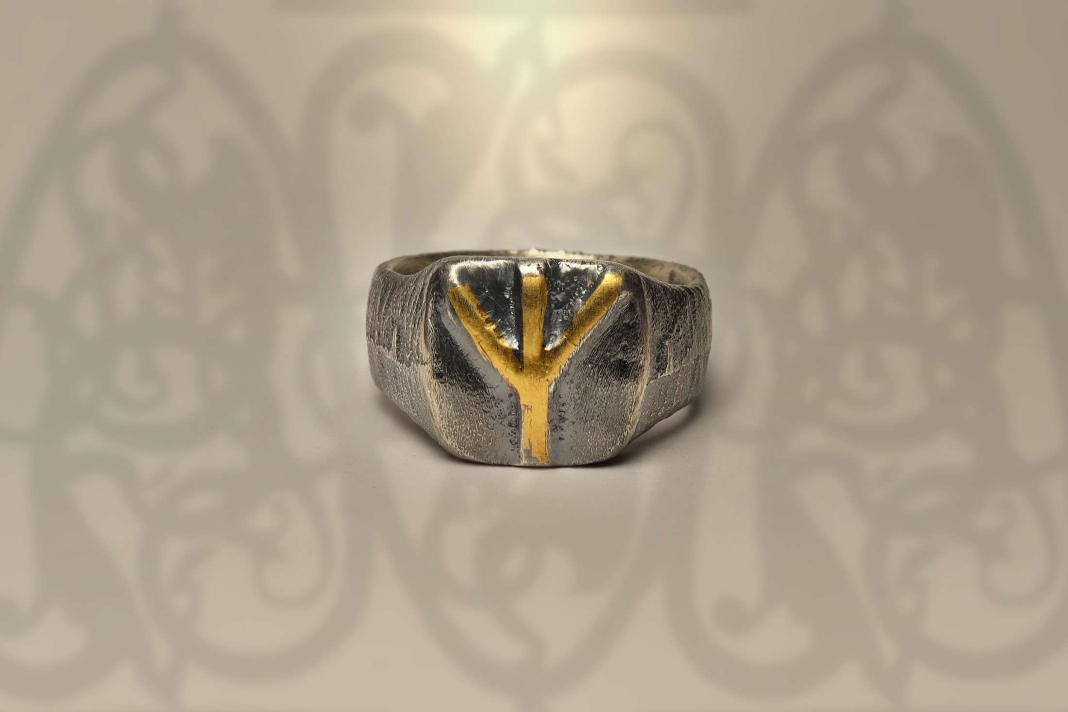 0082_01- handmade rune signet ring in gold and silver