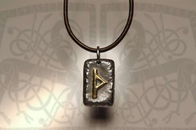 thurisaz viking rune pendant necklace