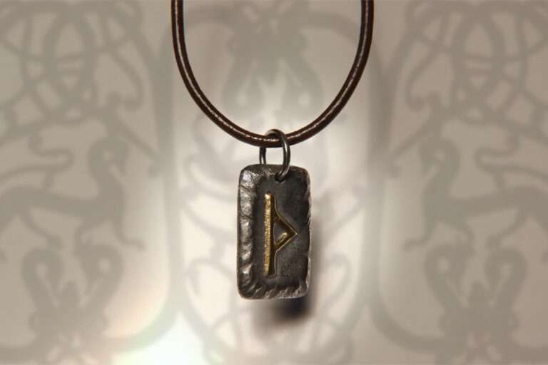 thurisaz viking rune pendant necklace