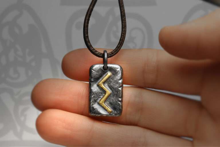 sowilo rune pendant